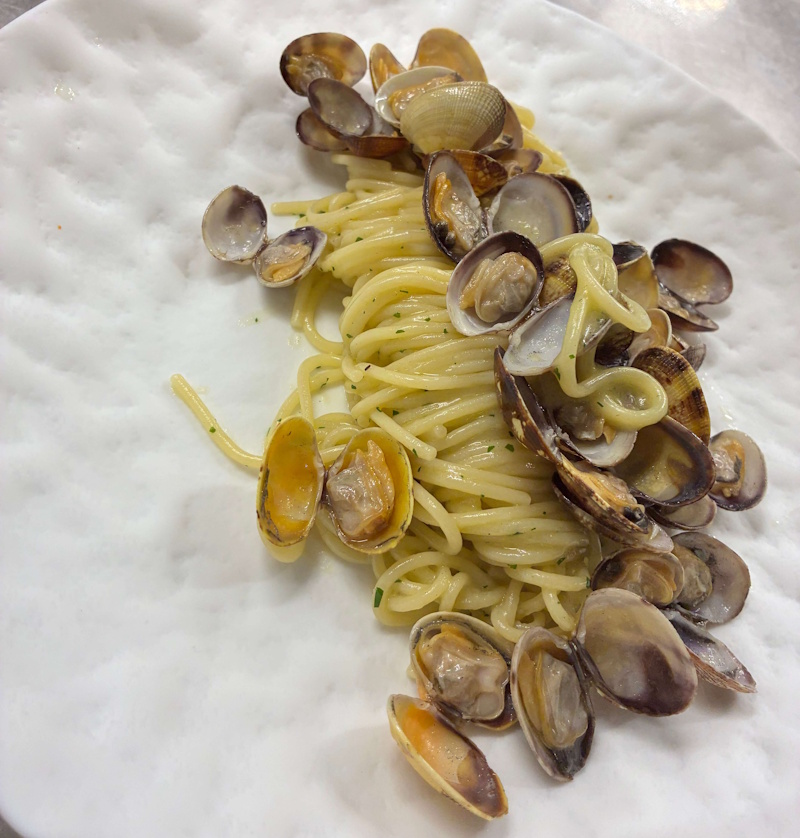 spaghetti with clams
